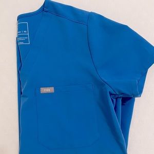 Figs Catarina One Pocket Scrub Top - XS - Capri Blue